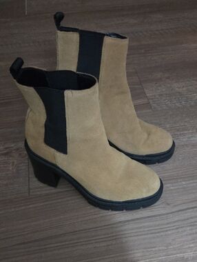 Women’s Suede Chelsea Block Heel Boot - Tan